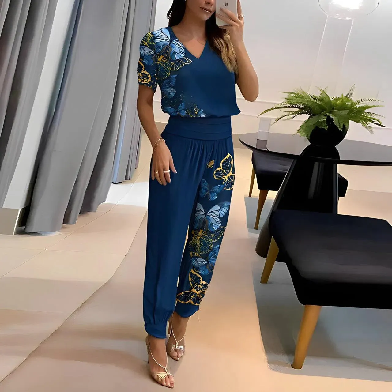 Modern Women's Outfit - Shirt and Pants Set